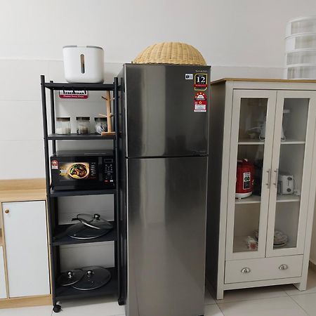 Safiyya Homestay Kluang Exteriör bild