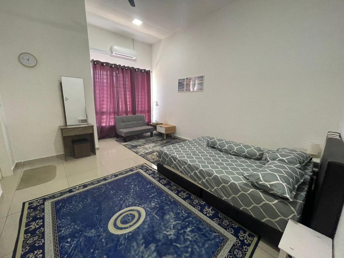 Safiyya Homestay Kluang Exteriör bild